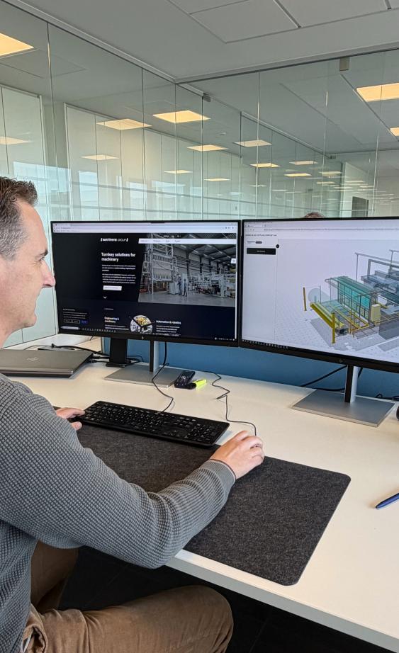 A Matthys Group engineer is demonstrating the interface on his computer of our brand new MG Portal.